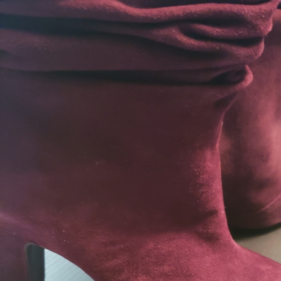 Brand New DKNY SUEDE BOOTIES size 8 - Picture 2 of 9